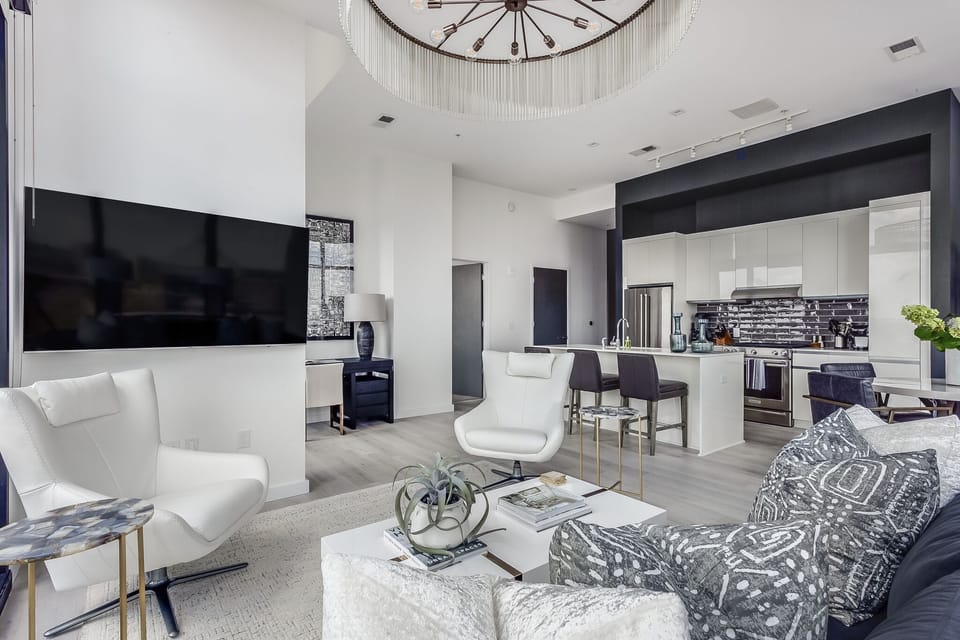 Image of Living Area and Kitchen in Midtown Atlanta Vacation Rental.