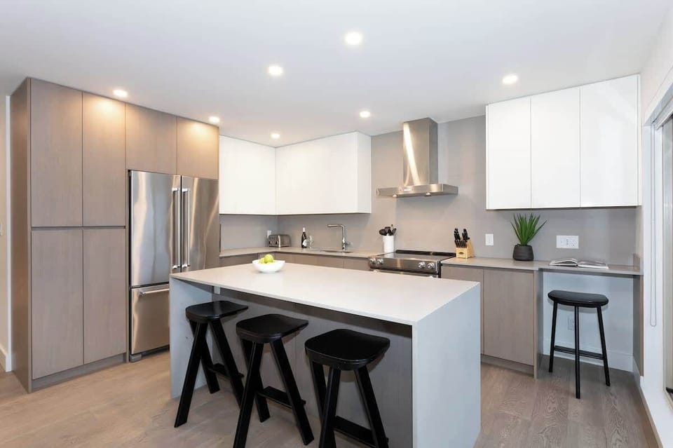 - Sleek modern kitchen with quartz counters and stainless steel appliances  
- Spacious island seating perfect for morning coffee or dinner prep  
- Fully equipped for extended stays and home-style cooking in the mountains  