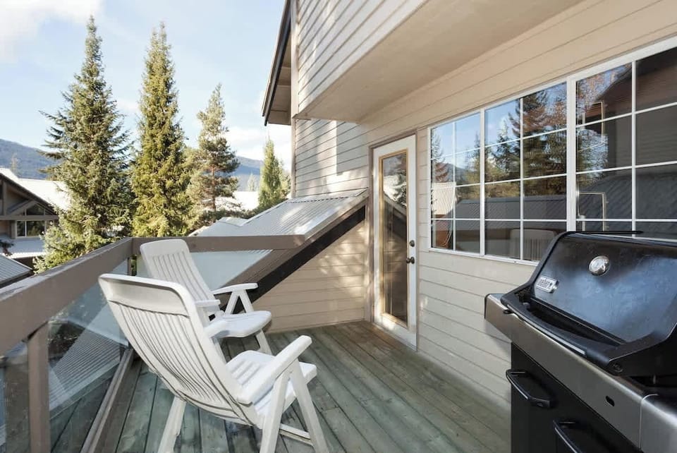- Outdoor deck with BBQ grill and seating overlooking tall pines  
- Enjoy your morning coffee or sunset dinner  
- Perfect spot to unwind in crisp mountain air  