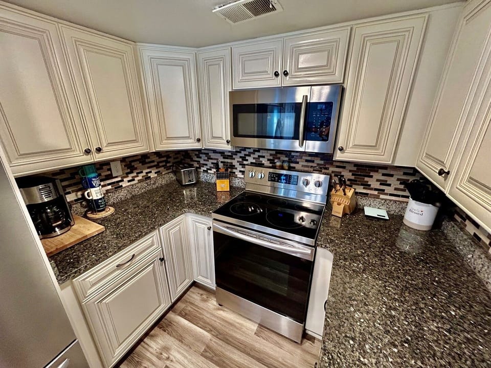 Condo, 2 Bedrooms | Private kitchen | Coffee/tea maker, fridge, oven, toaster