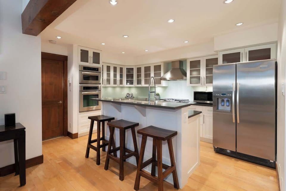 - Sleek kitchen with stainless steel appliances and breakfast bar seating  
- Fully equipped for home-cooked meals and après-ski dining  
- Modern layout connecting to the open living area  