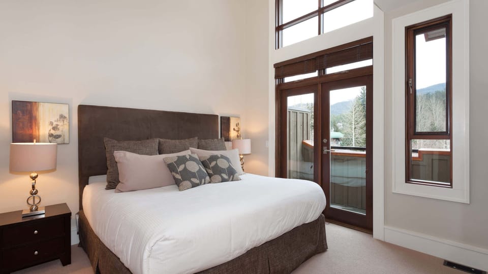 - Bedroom 1 – King bed with bright windows and a calm layout for restful stays  
- Soft bedding and warm lighting create a relaxing retreat with fresh views  
- Peaceful décor and open design make this king room ideal for unwinding here  
