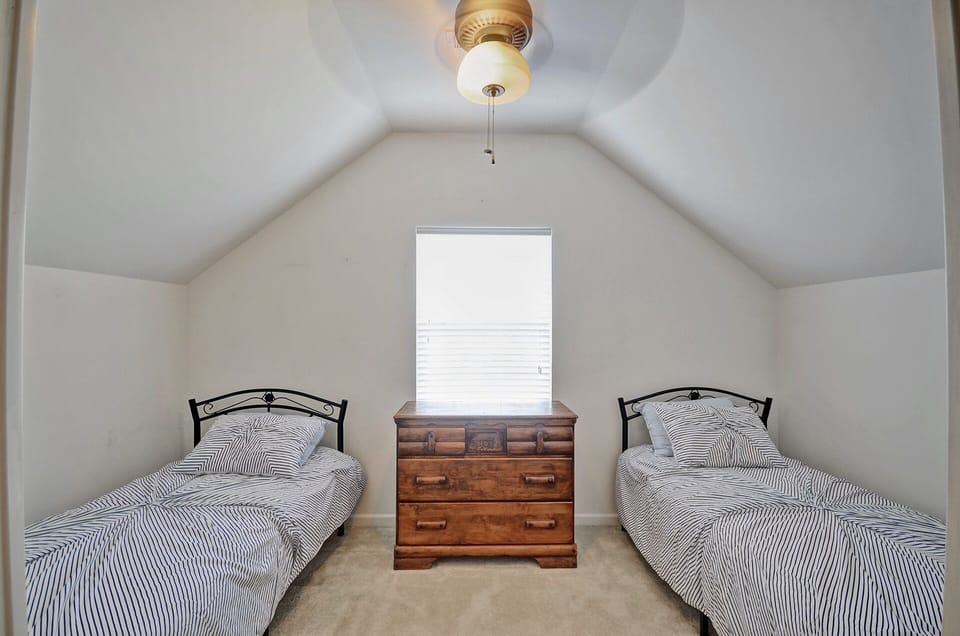 Second Floor Bedroom with Two Twin Size Beds