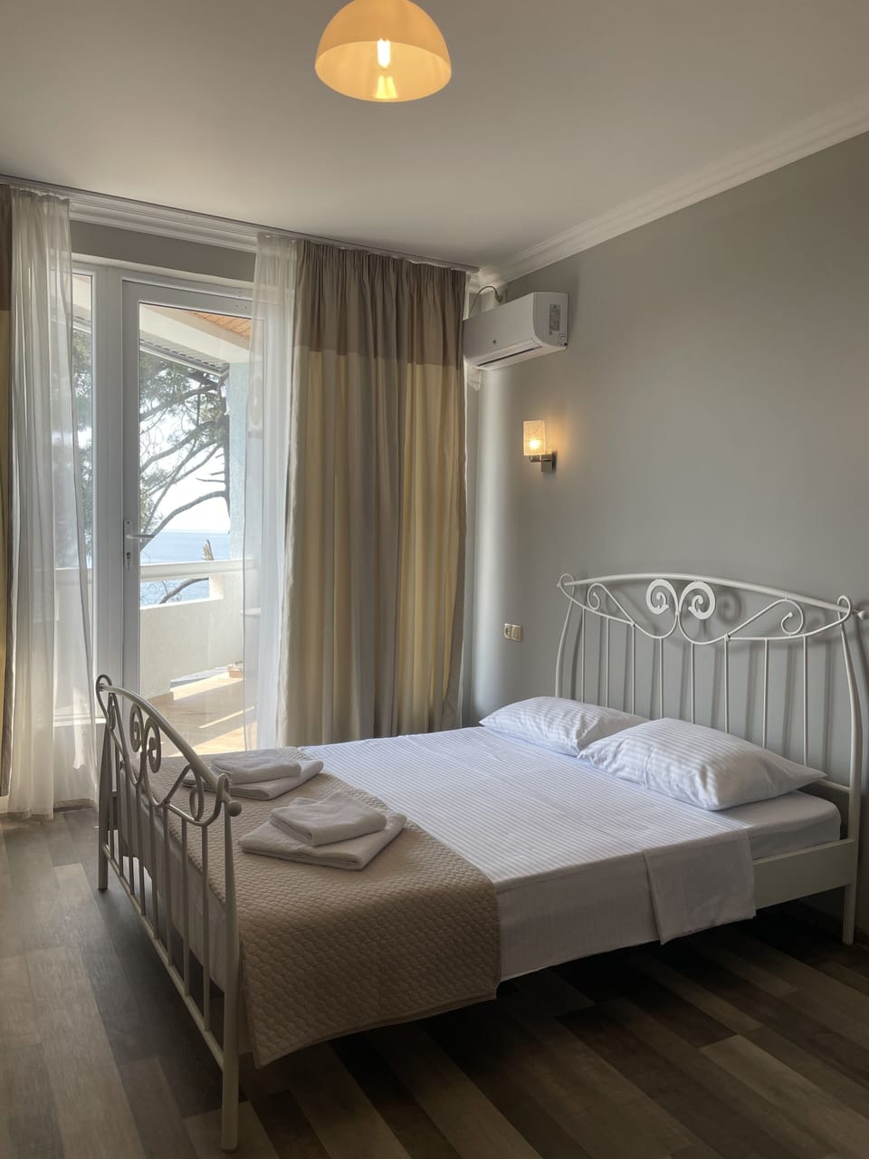 Standard Double Room, Partial Sea View | Desk, free WiFi, bed sheets