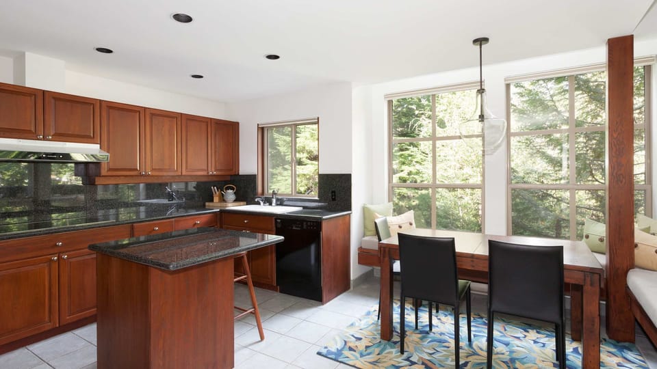 - Kitchen with breakfast nook and scenic window view  
- Natural light fills space for morning family meals  
- Warm wood cabinetry and mountain-style elegance 