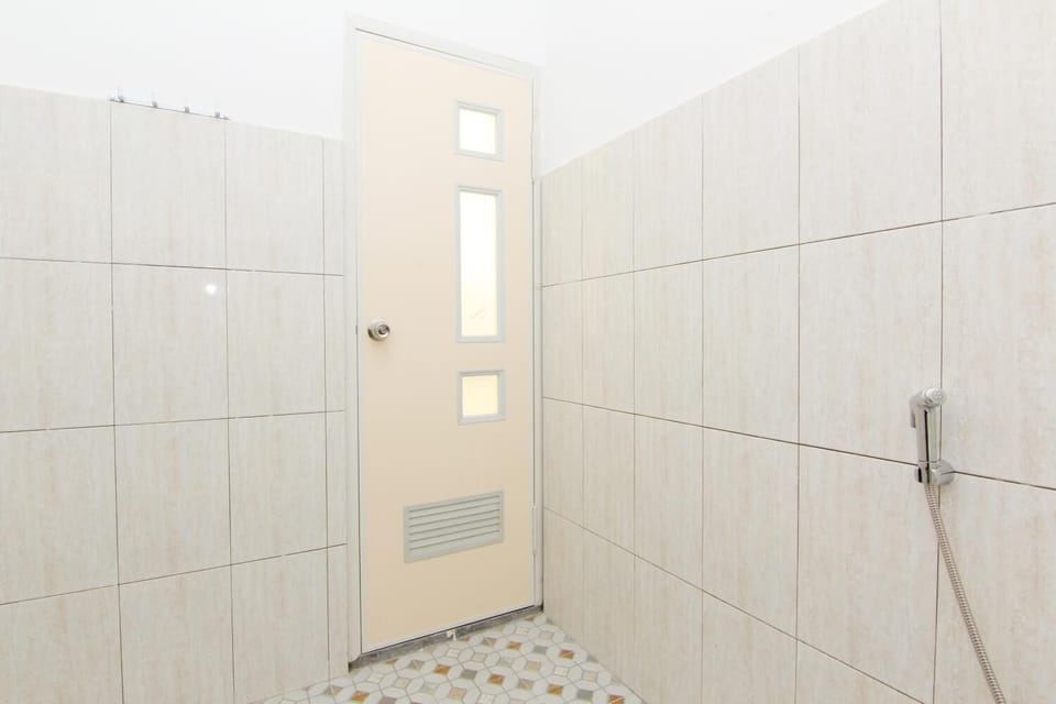 Shower, towels