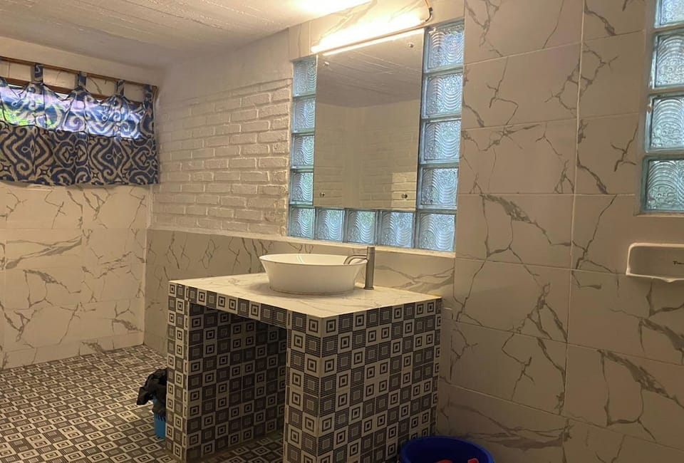 Family Room | Bathroom | Shower, towels