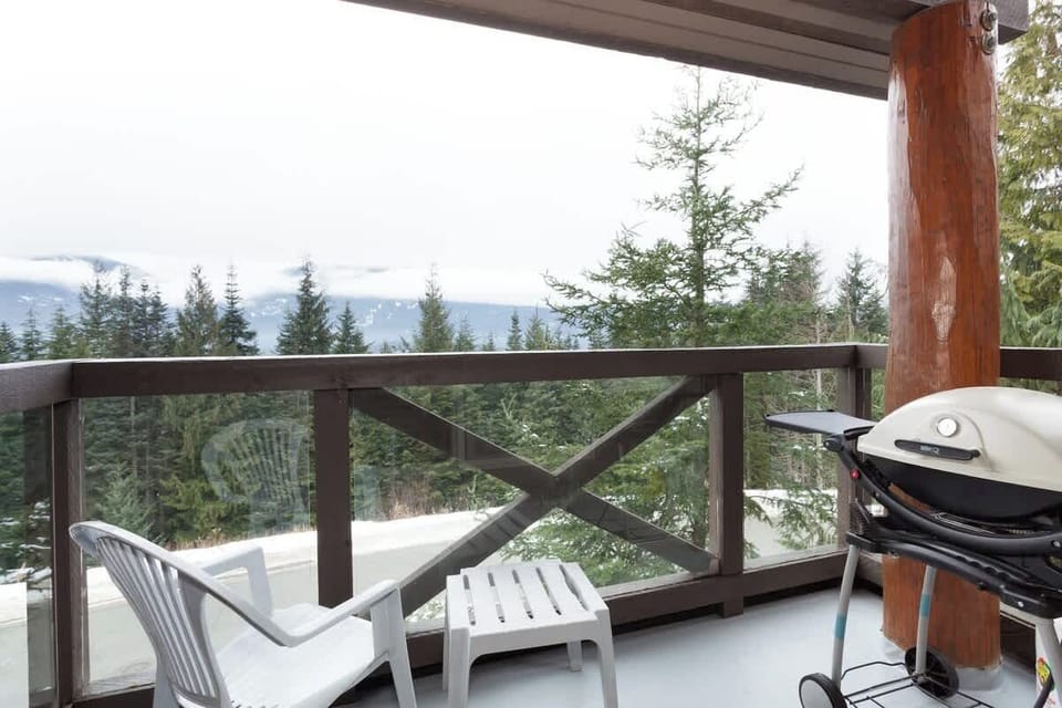 - Private balcony overlooking snow-capped trees and scenic mountain views  
- Equipped with BBQ grill and seating for outdoor dining moments  
- Breathe in fresh alpine air while enjoying peaceful surroundings