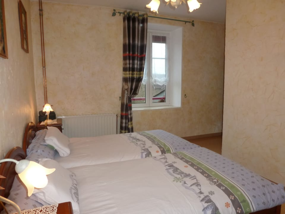 Comfort Double Room, 2 Twin Beds (Rayon de Soleil) | Individually decorated, individually furnished, free WiFi, bed sheets