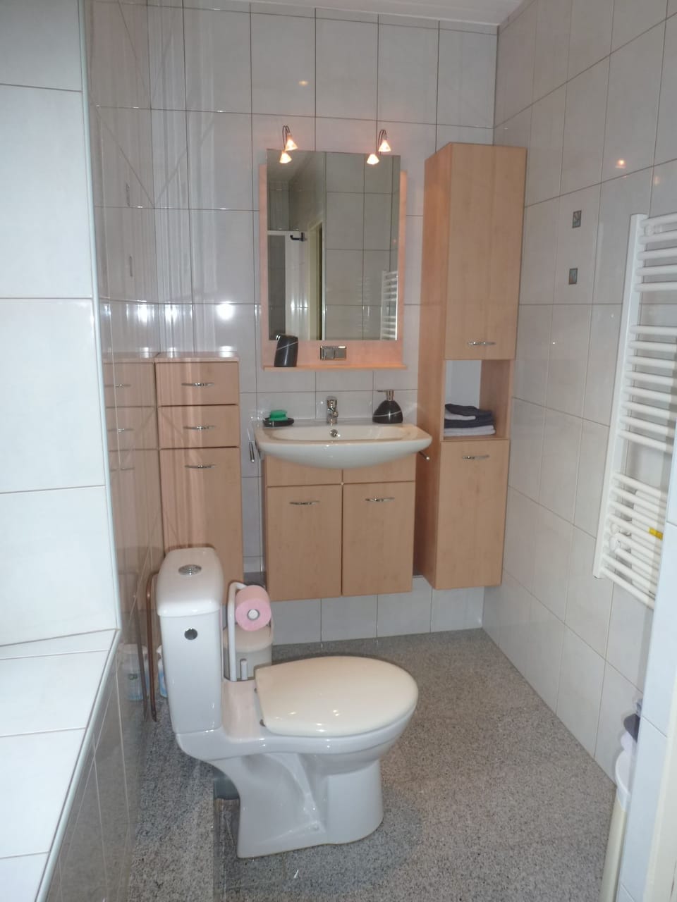 Comfort Double Room (Journee Printaniere) | Bathroom | Shower, hair dryer, towels