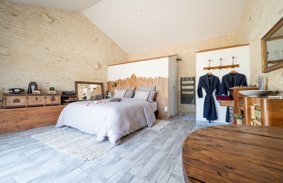 Comfort Room | Soundproofing, free cribs/infant beds, free WiFi, bed sheets