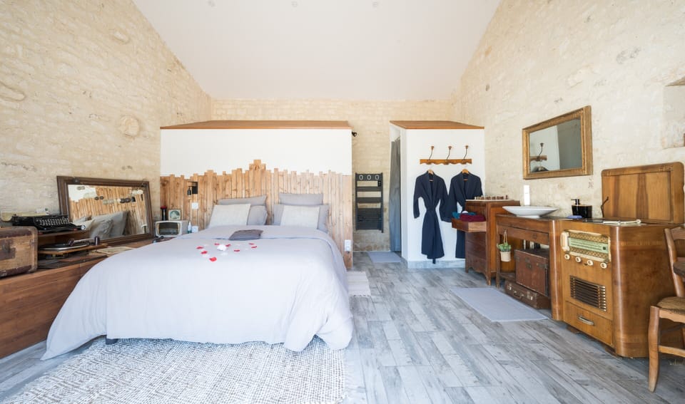Comfort Room | Soundproofing, free cribs/infant beds, free WiFi, bed sheets