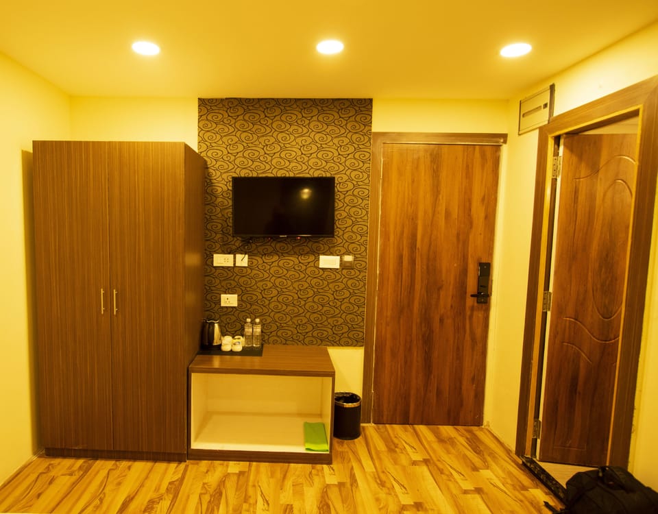 Deluxe Double or Twin Room | Lockers