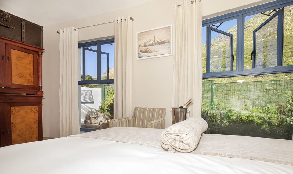 Honeymoon Suite | Premium bedding, in-room safe, desk, laptop workspace