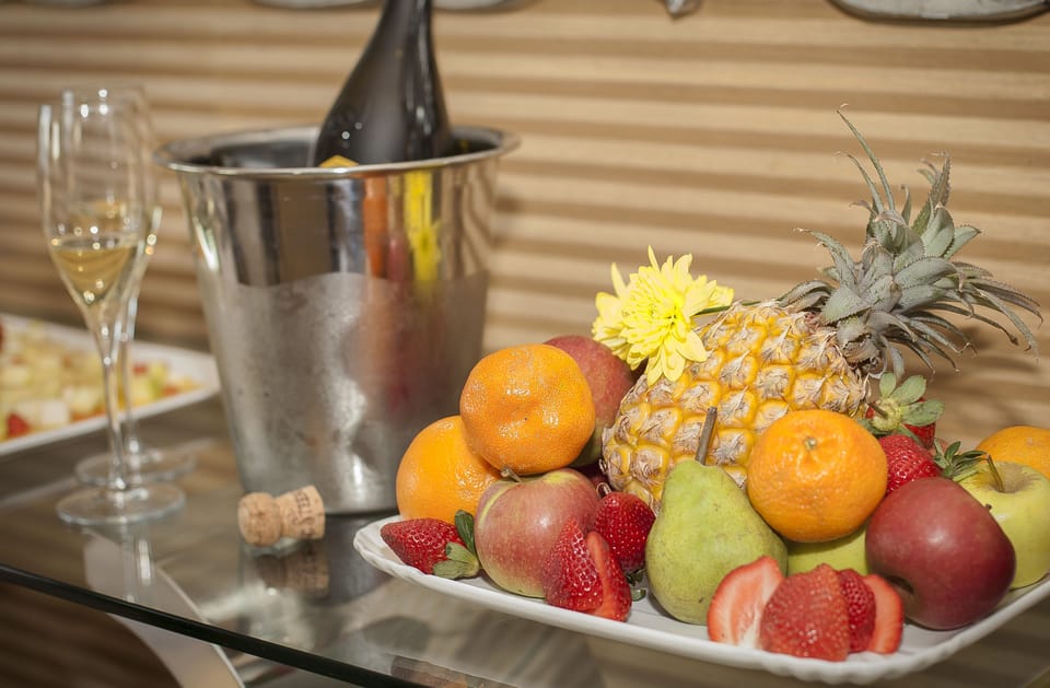 Business Room (King) | Shared kitchen facilities | Fridge, microwave, oven, stovetop