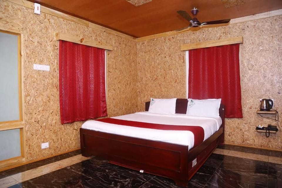 Soundproofing, rollaway beds, free WiFi