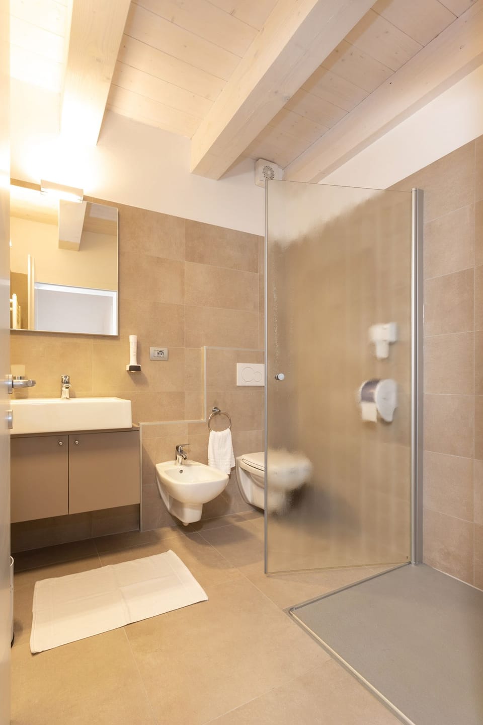 Family Room | Bathroom | Shower, hair dryer, towels