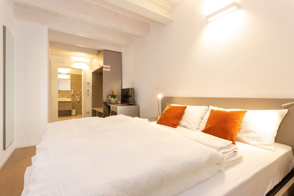 Comfort Double Room | Minibar, individually furnished, desk, laptop workspace