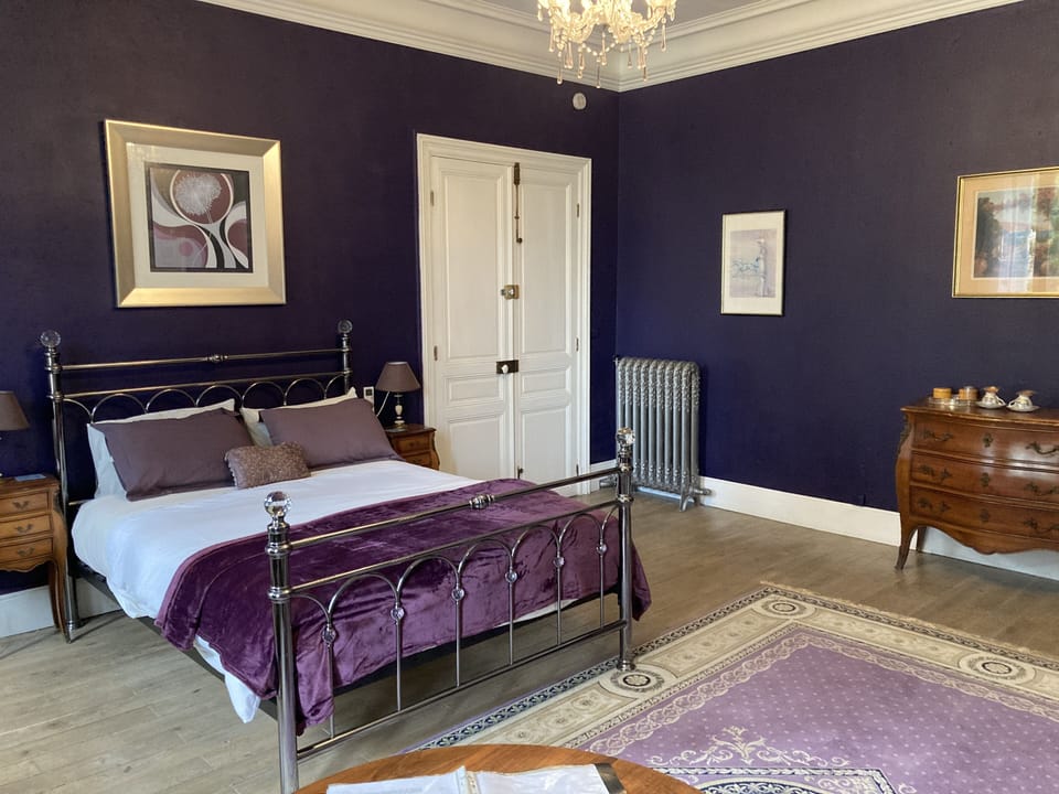 Chambre Céline, lit king-size.