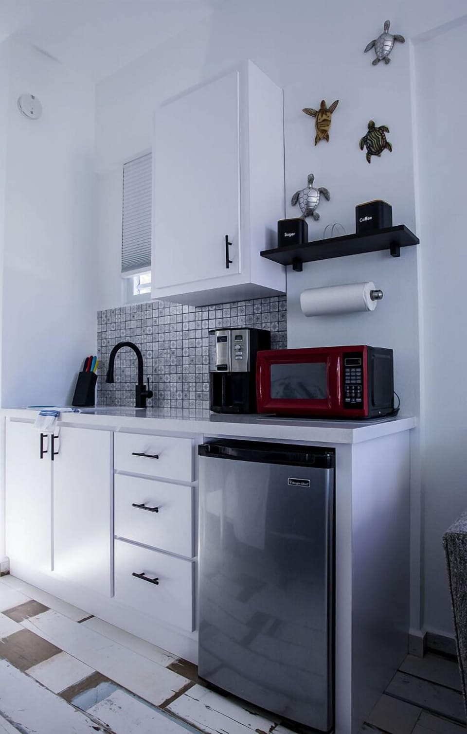 Kitchenette with appliances