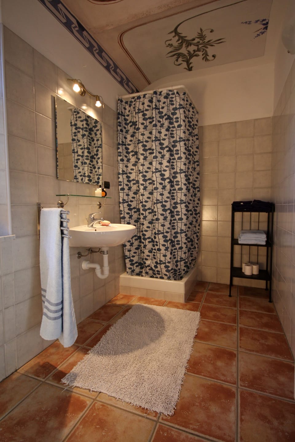 Double Room | Bathroom | Shower, free toiletries, hair dryer, bidet