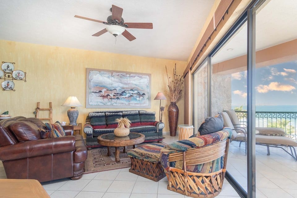 Comfortable leather and traditional seating in the living room.