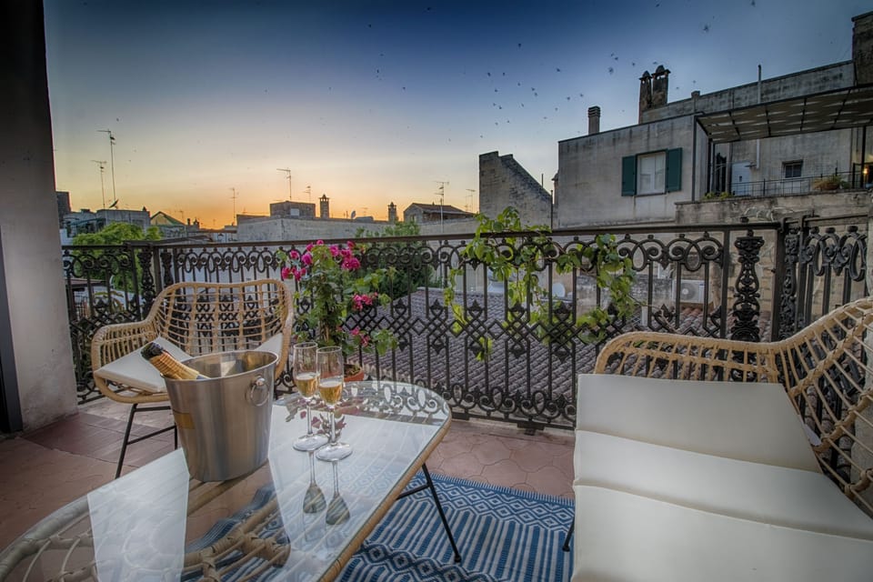 Deluxe Apartment, Courtyard View | Terrace/patio