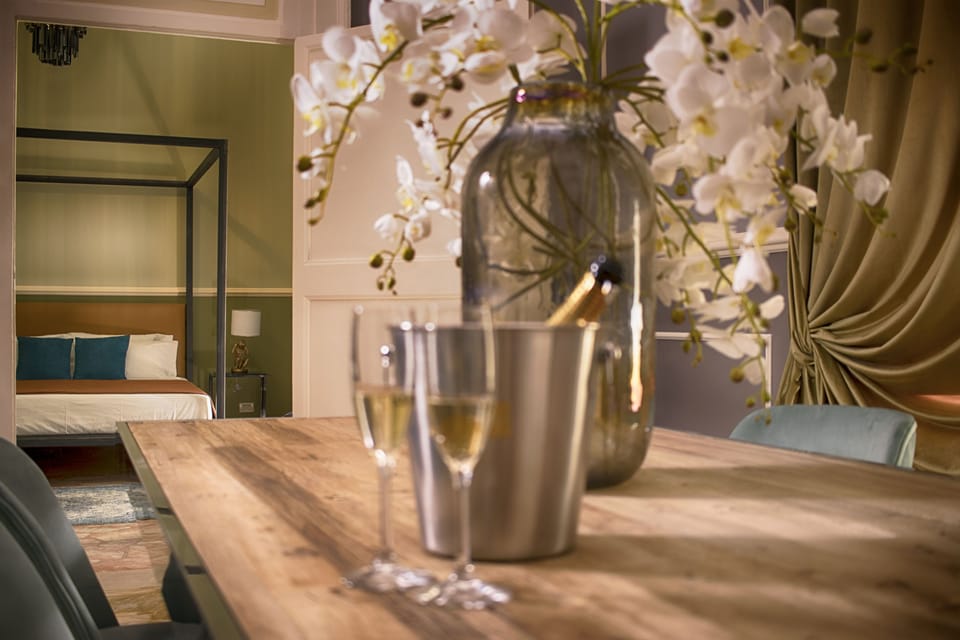 Suite | Living area | Flat-screen TV
