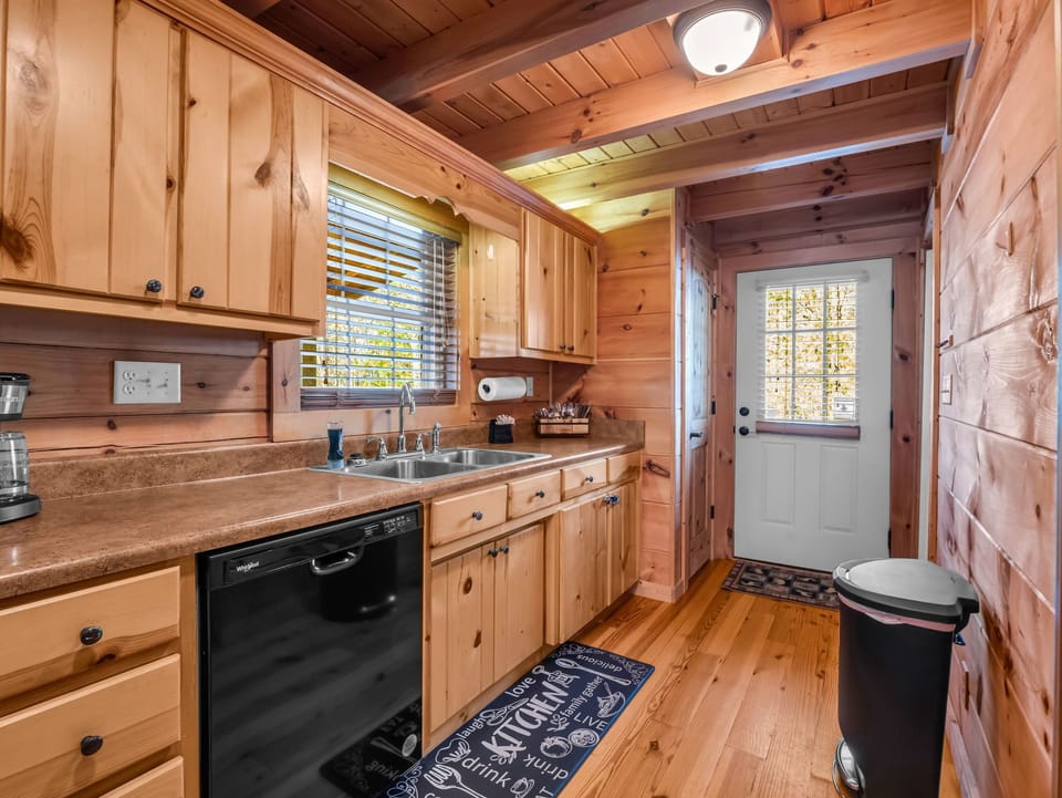 24-web-or-mls-677-n-dakota-dr