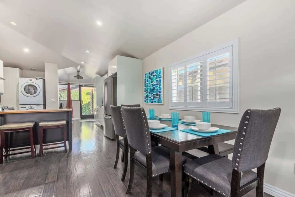 Comfortable dining arranged for up to 6