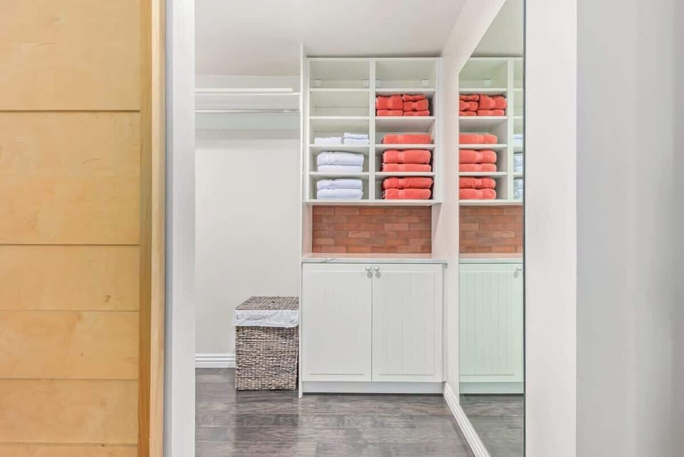 Walk-in closet