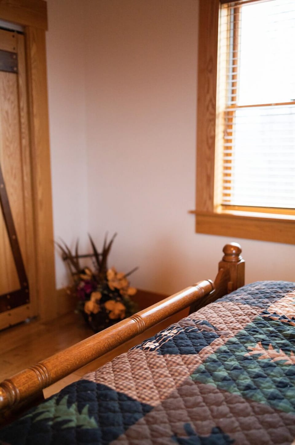 Upstairs Bedroom (5)