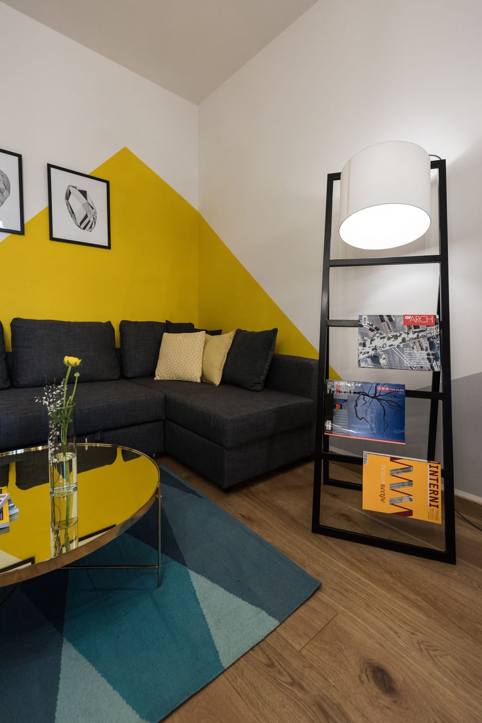 Deluxe Room | Living area | 40-inch Smart TV with premium channels, Netflix