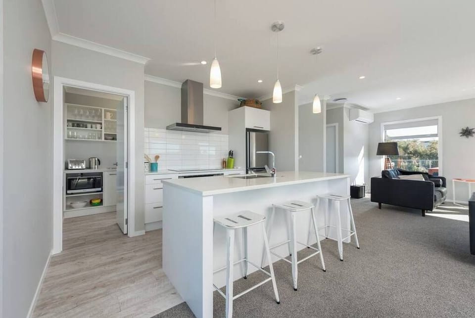 Kitchen with butlers pantry