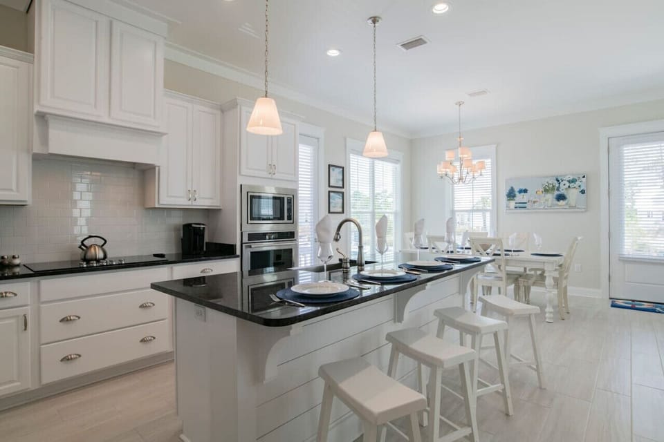 Wonderful Kitchen ideal for family gathering