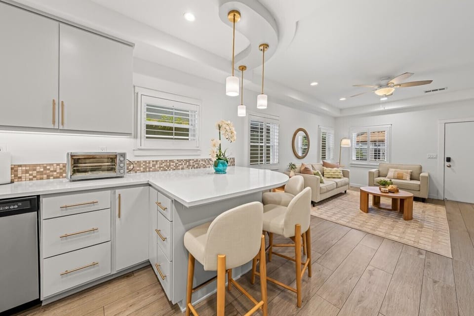 Breakfast nook/ Open layout