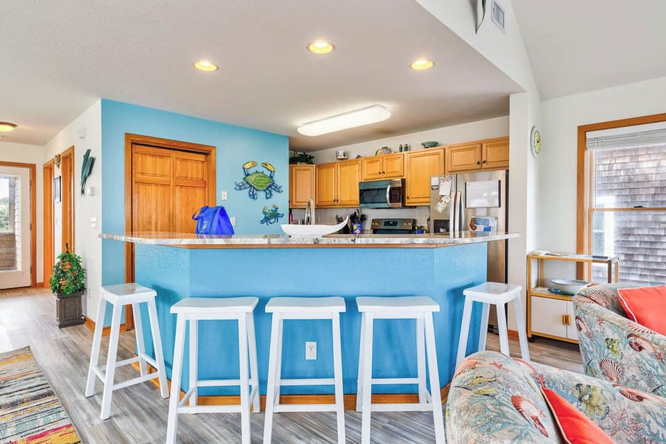 Top-Level Kitchen with Bar (seats 5)