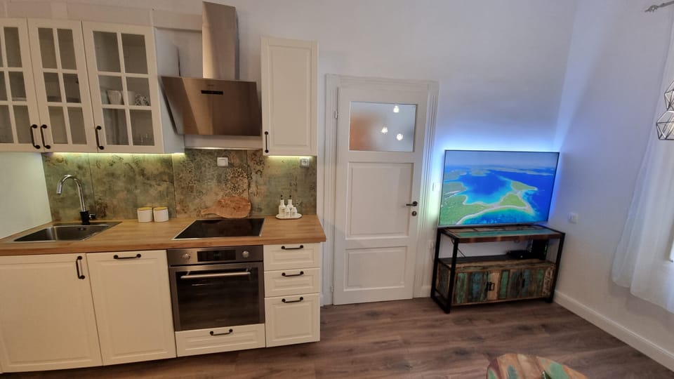 Kitchen & TV