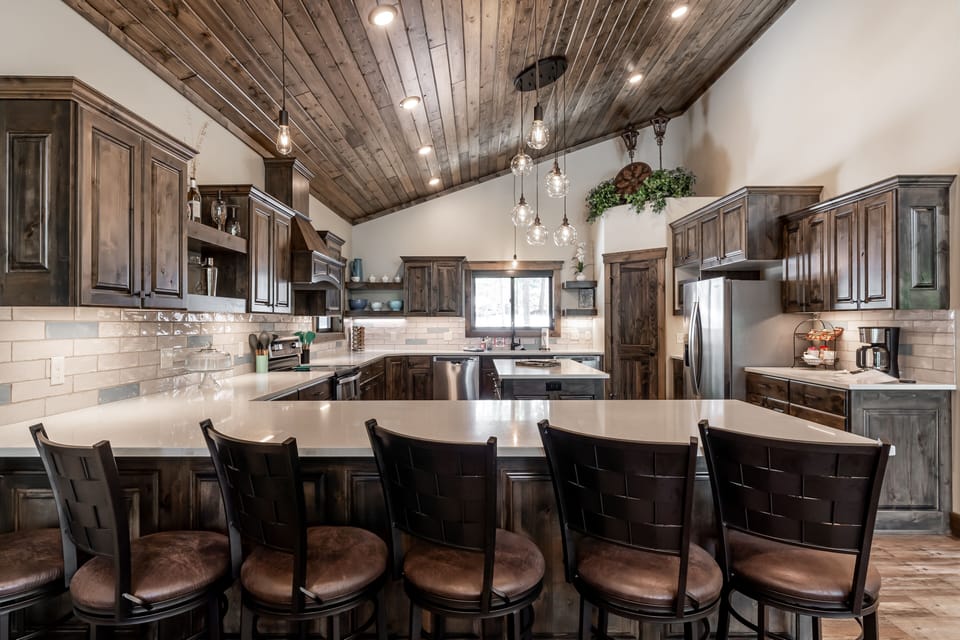 Luxury House | Private kitchen | Fridge, microwave, oven, stovetop