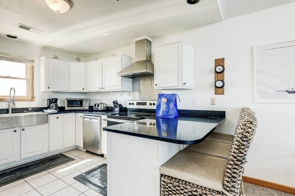 Top-Level Kitchen with Bar (seats 3)