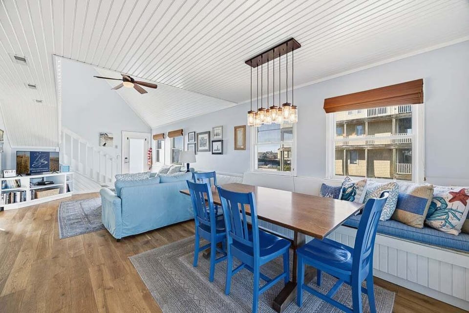 Mid-Level Dining Room with Table (seats 8)
