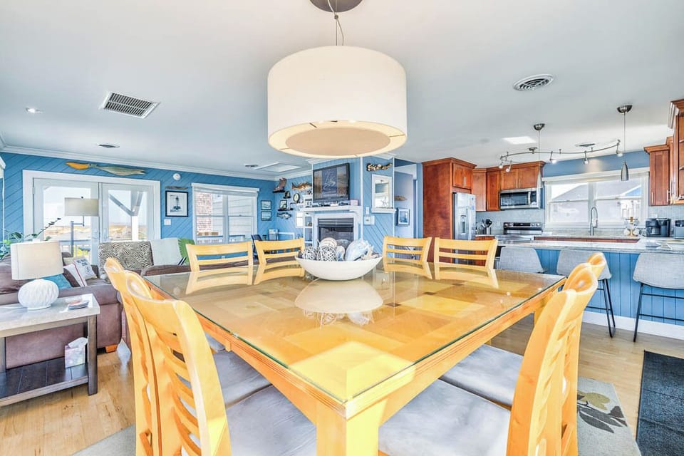 Top-Level Dining Room with Table (seats 8)