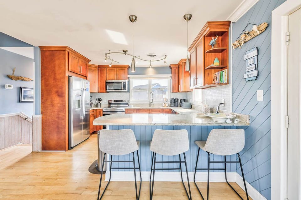Top-Level Kitchen with Bar (seats 3)