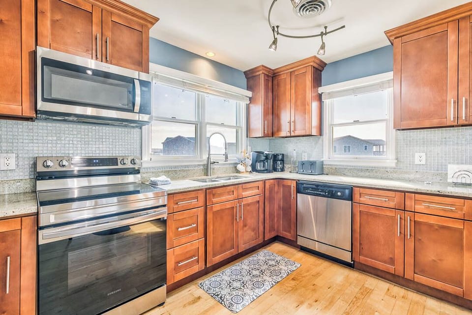 Top-Level Kitchen with Bar (seats 3)