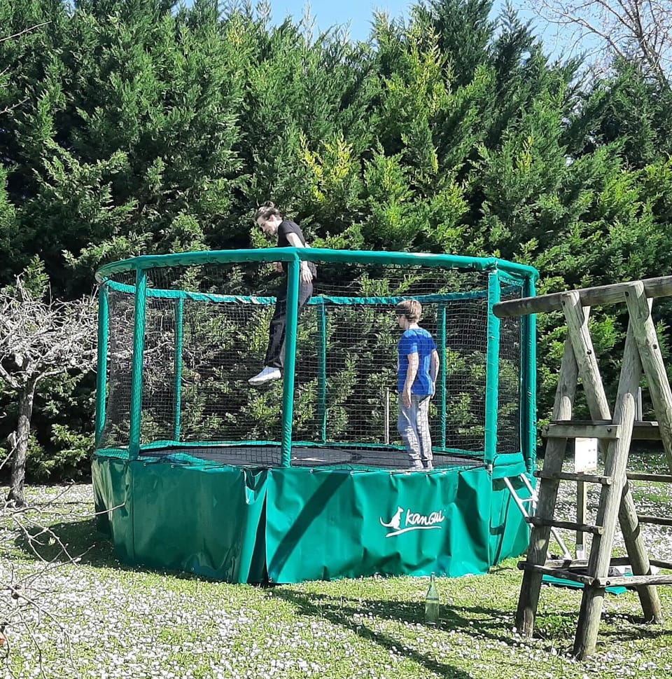 trampoline gite gers