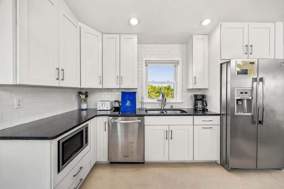 Top-Level Kitchen with Bar (seats 3)
