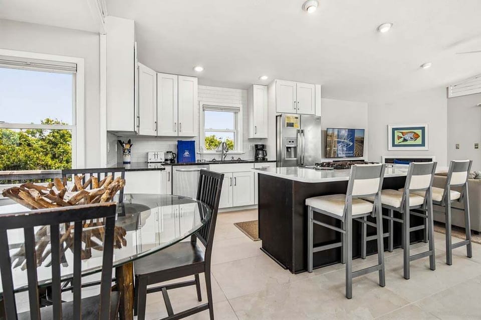 Top-Level Dining Table (seats 5) and Kitchen with Bar (seats 3)