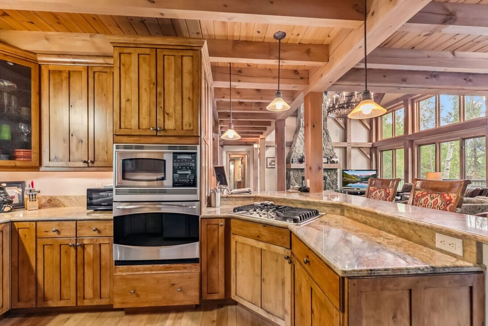 Fully stocked kitchen perfect for cooking your favorite meals!