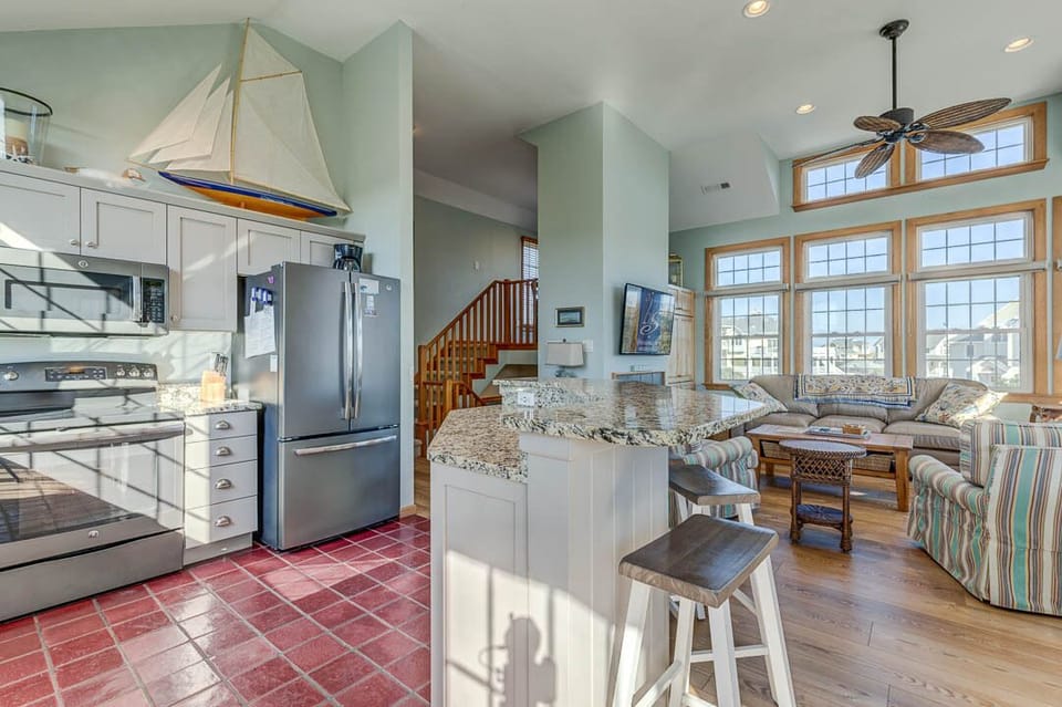 Top-Level Kitchen with Bar (seats 4)