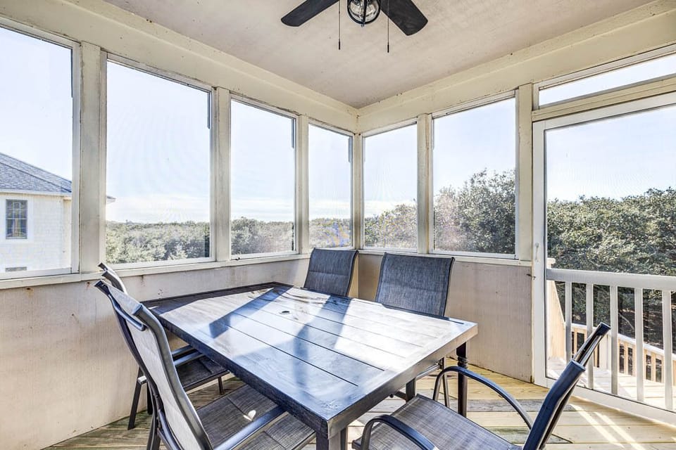 Top-Level Screened Porch